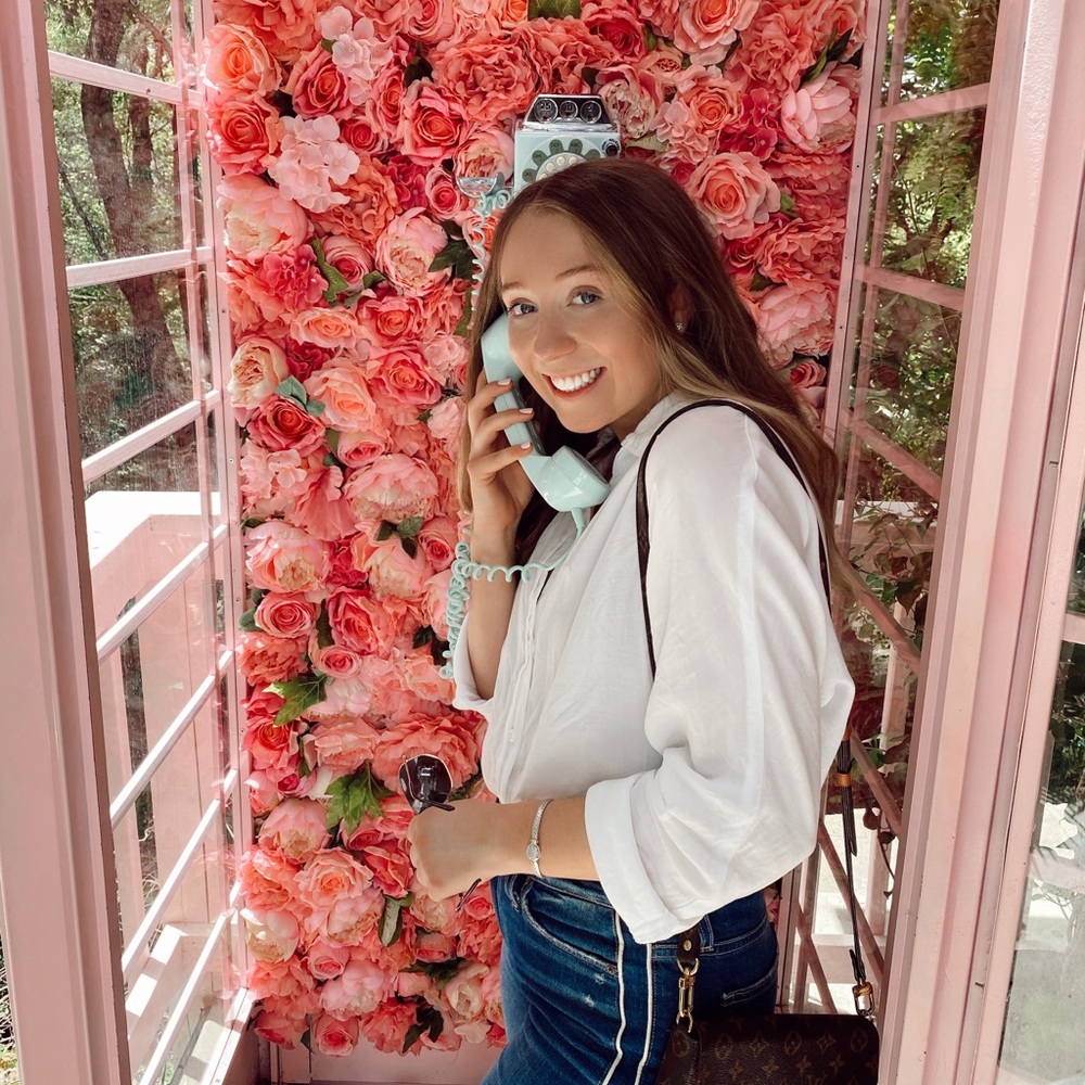 Hi Poshers! โจ - Picture 2 of 4